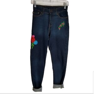 USA Jeans Women's 26 Dark Wash Embroidered Florals Crop Cuffs Stretch 5 Pocket